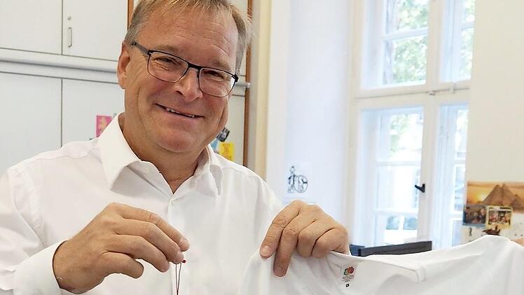 OB Starke mit Festabzeichen und Sandkerwa-Shirt  Foto: Pressestelle/ Steffen Schützwohl