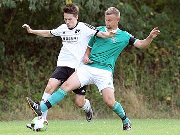 Eine schwere Aufgabe wartet: Markus Beiersdorfer (links) und die SpVgg Rattelsdorf empfangen am Sonntag um 15 Uhr den Spitzenreiter aus Buttenheim.sportpress