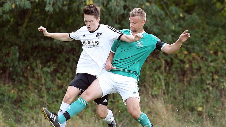 Eine schwere Aufgabe wartet: Markus Beiersdorfer (links) und die SpVgg Rattelsdorf empfangen am Sonntag um 15 Uhr den Spitzenreiter aus Buttenheim.sportpress