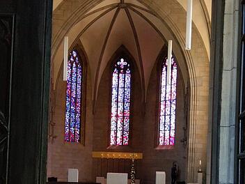 Blick durchs Portal in den Kirchenraum von St. Augustin, Coburg. Foto: Simone Bastian
