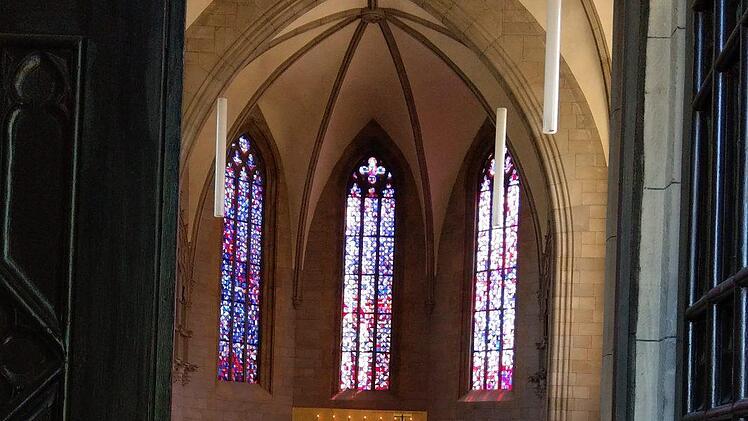 Blick durchs Portal in den Kirchenraum von St. Augustin, Coburg. Foto: Simone Bastian