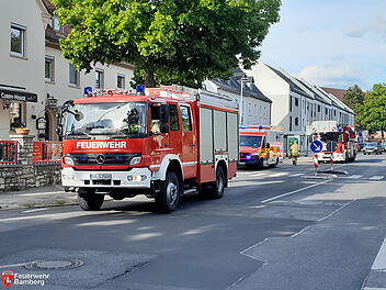 Zimmerbrand-Alarm in Bamberg - Polizei und Feuerwehr im Einsatz