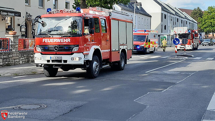 Zimmerbrand-Alarm in Bamberg - Polizei und Feuerwehr im Einsatz