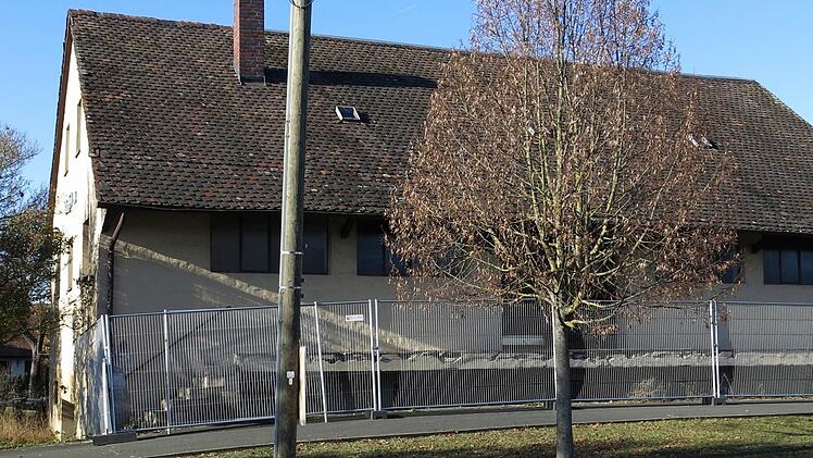 Die Zukunft des Poxdorfer Raiffeisengebäudes ist derzeit noch völlig offen.  Foto: Dagmar Niemann
