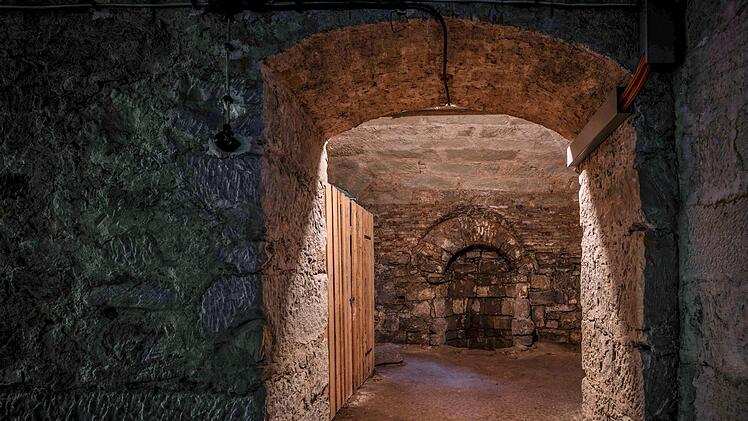 Historische Brunnenanlage im Pfarrhofkeller. Foto: Marian Hamacher