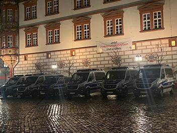 In der Vorwoche war die Bereitschaftspolizei aus Bamberg zur Verstärkung nach Coburg gekommen - an diesem Montag kam sie kurzfristig nicht, obwohl sie eigentlich fest eingeplant war.