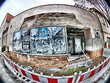 Schon seit langer Zeit geschlossen ist dieses Geschäft in Poppenlauer. Ein  Förderprogramm soll nun Geschäfts- und Betriebsinhabern unter die Arme  greifen und Neugründungen ermöglichen. Foto: Dieter Britz