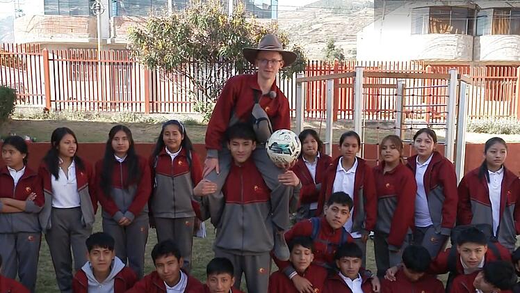 Abschied von seiner peruanischen Klasse: Lucas geht mit einem lachenden und einem weinenden Auge.