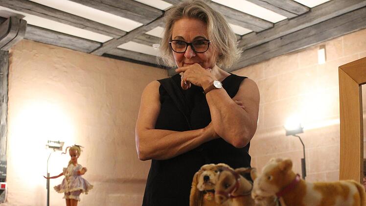 Da konnte Besucherin Annette Schmitt-Kestel nur schmunzeln - was die Gutachterin ihr alles zu ihren Spielsachen erz&auml;hlte, machte sie staunen. Markus H&auml;ggberg