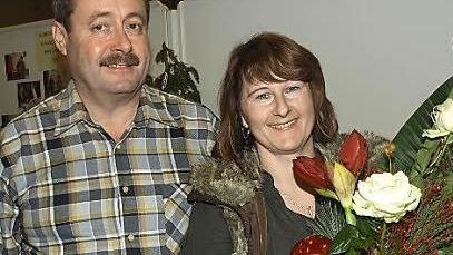 Die neue Schützenkönigin Heike Reuß mit dem Vorsitzenden Rainer Schmitt  Foto: Stefan Geiger