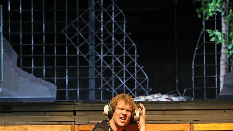 Uraufführung in Coburg: Szene aus "Klassenkämpfe" von Ruth Johanna Benrath.Foto: Henning Rosenbusch