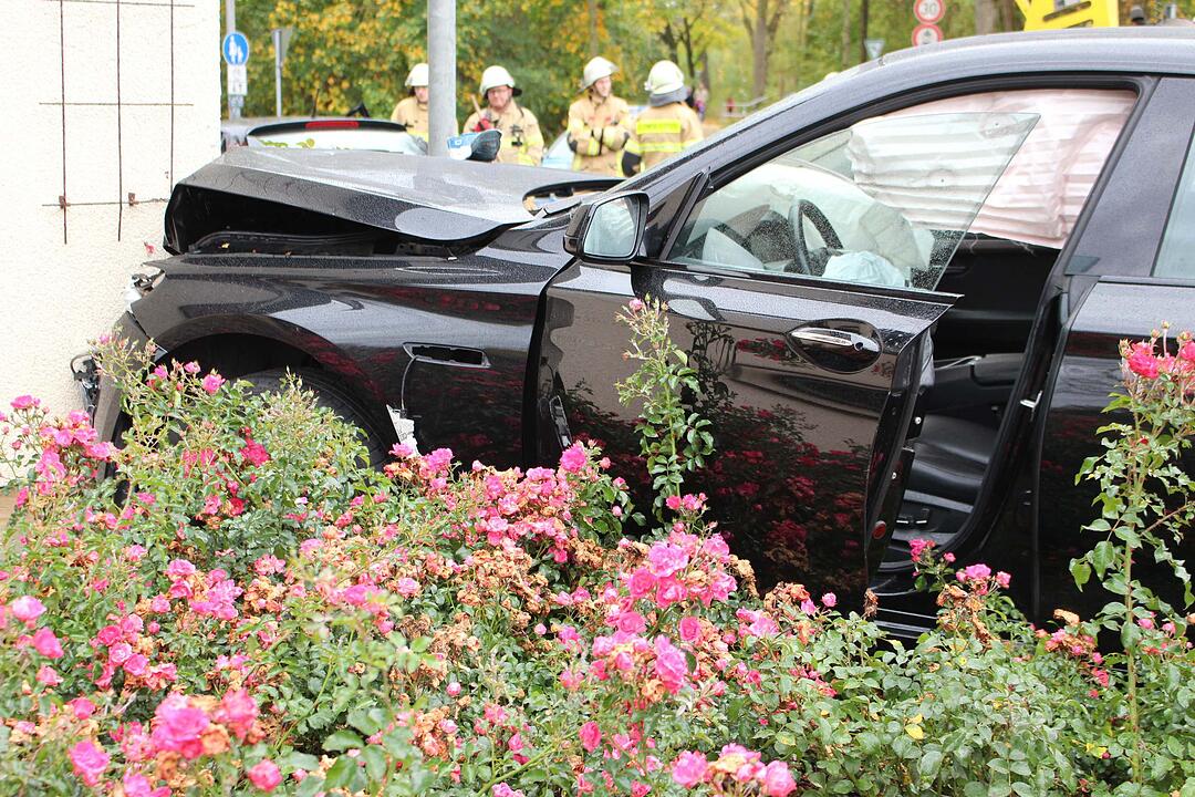 Frau wird bei Crash in Bayreuth im Auto eingeklemmt
