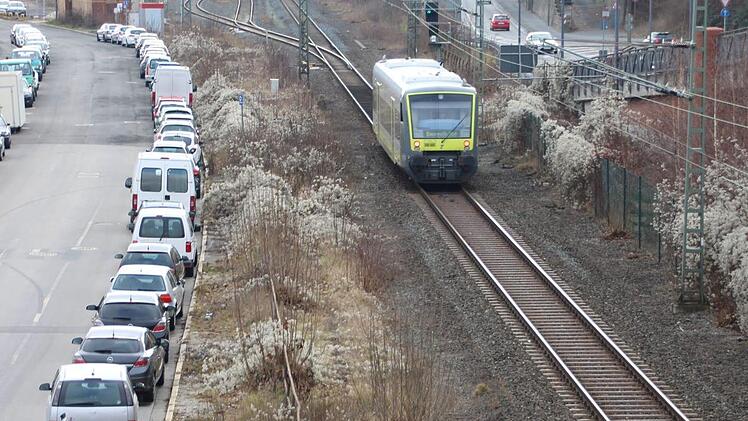 Vom ehemaligen Güterbahnhof führt nur ein Gleis zum Coburger Bahnhof und weiter nach Norden. Die Stadt hätte gern, dass zumindest hier wieder ein zweites Gleis verlegt wird. Foto: Oliver Schmidt