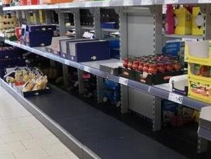 Am Wochenende waren die Regale in manchen Forchheimer Supermärkten leergeräumt.  Foto: privat