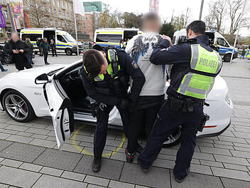 Bundesweite Polizeikontrollen bei "Car-Freitag"