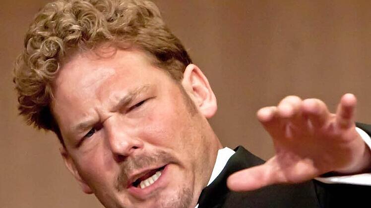 Matthias Rexroth präsentierte in Coburg einen anspruchsvollen Liederabend. Im Zentrum: die Uraufführung von Gerhard Deutschmanns Zyklus "Herbstbilder". Foto: Jochen Berger