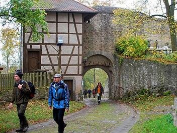 Wandern auf dem "Ostheimer". Die 23. Extratour des "Höchrhöners" wurde offiziell eröffnet. Foto: Carsten Kallenbach