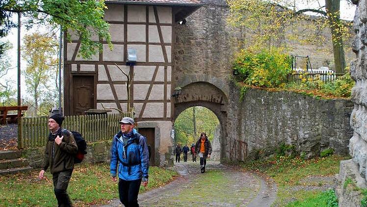 Wandern auf dem "Ostheimer". Die 23. Extratour des "Höchrhöners" wurde offiziell eröffnet. Foto: Carsten Kallenbach