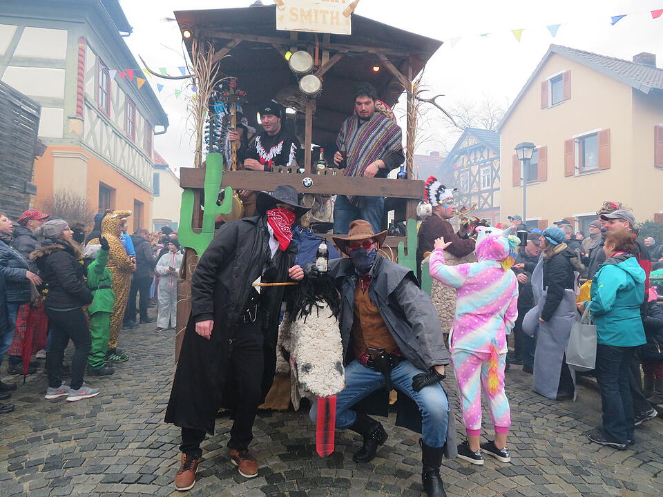 43 Gruppen beteiligten sich am Kleukheimer Faschingszug.