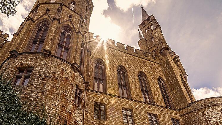 Imposant wirkt die Burg Hohenzollern auf dem Zollerberg.