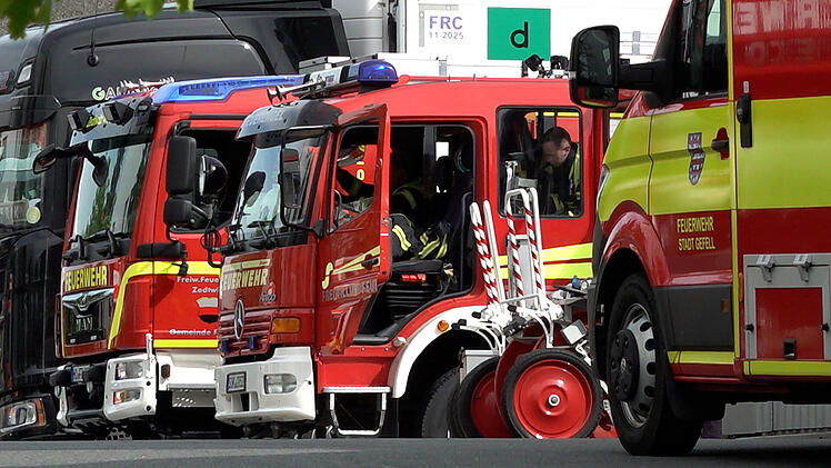 Feuer im Gewerbegebiet: Biogroßhändler Dennree betroffen
