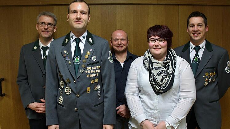 25 Jahr Mitgliedschaft. von links: Johannes Fenn, Marcel Jopp, Siegbert Mehling, Christina Jopp, Frank Gerlach. Foto: Werner Vogel
