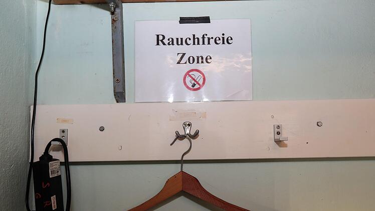 Abgebrochene Haken in der Heimkabine der SG Roßdorf Brüder am Forst.