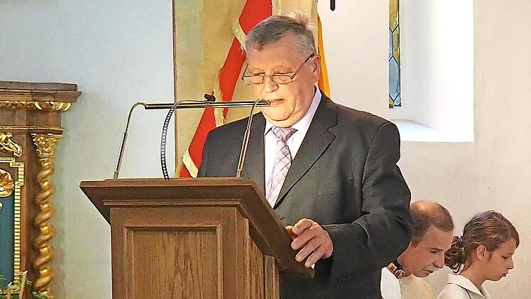 Georg Brehm, seit 40 Jahren Kirchenpfleger in Frankendorf, bei seiner Ansprache