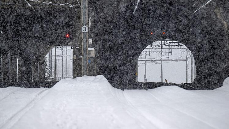 Zug in der Schweiz entgleist