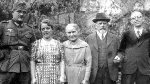 Die Familie: Hans Hablitzel (Schwiegersohn), Dora Hablitzel (Tochter), Marie Haun (Ehefrau), Franz Haun und Ludwig Haun (Sohn).
