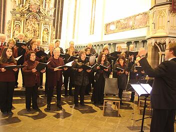 Wolfgang Schoppek hat bei der Auswahl des Programmes viel Fingerspitzengefühl bewiesen und erlesene Chorsätze für den Bayreuther Konzertchor musica vocalis ausgesucht.  Foto: Sonja Adam