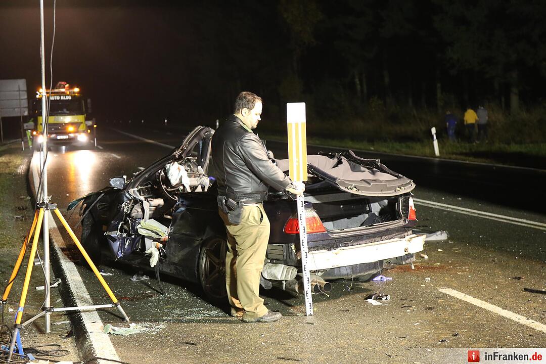 Ein Toter bei Frontalzusammenstoß auf B15