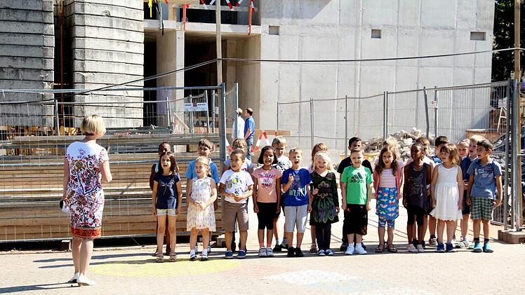 Am Erweiterungsbau der Carl-Platz-Schule wurde Richtfest gefeiert.  Foto: Richard Sänger