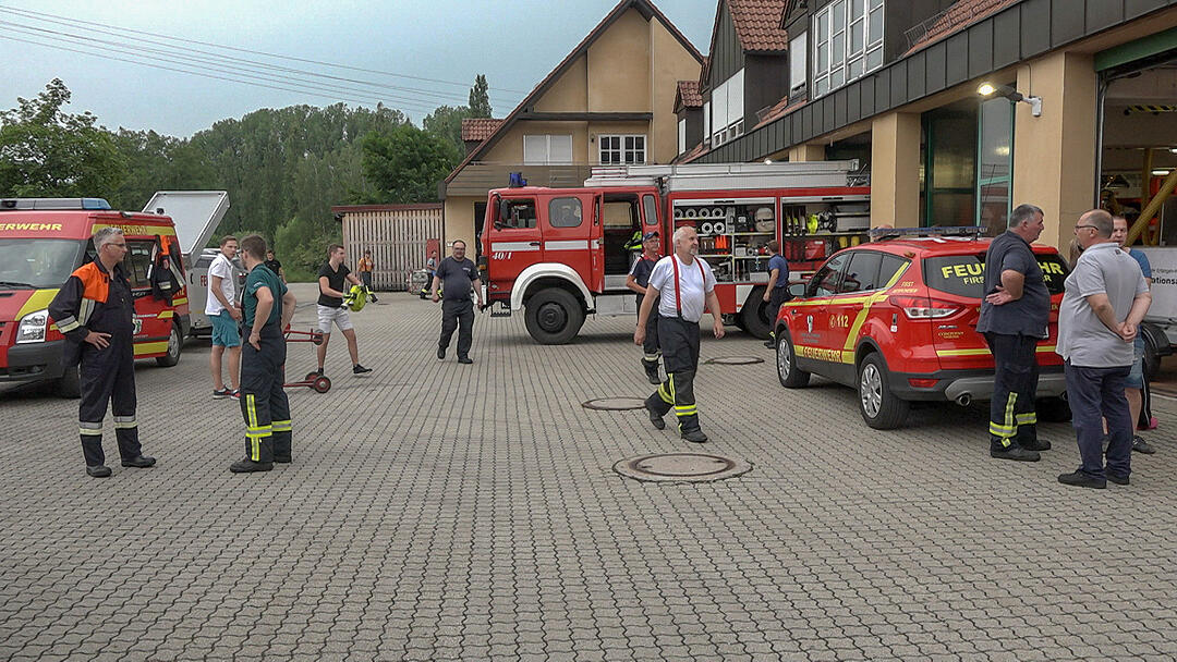 Mehrere zentimeterdicke Hagelkörner gehen in Franken nieder