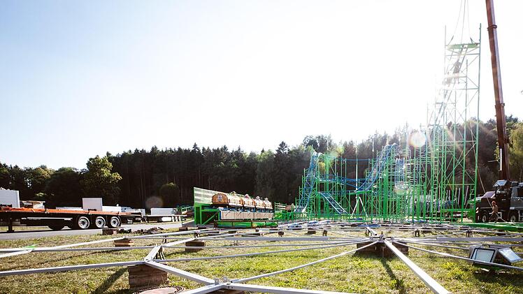 Der Aufbau beim Freischießen läuft. Foto: Marian Hamacher