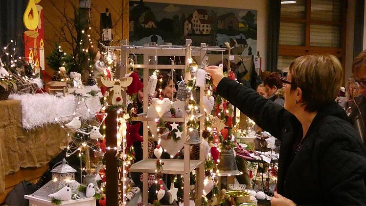 Weihnachtliches Ambiente herrschte im Marktsaal.