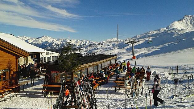 Zu den Erinnerungen an Vor-Corona-Zeiten geh&ouml;rt auch so mancher Skiurlaub. Foto: Christine Fischer