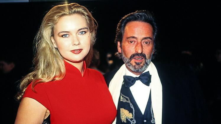 Ein Showbiz-Traumpaar der 90er-Jahre: Veronica Ferres mit Regisseur Helmut Dietl bei der Filmpremiere seines Films "Schtonk".
