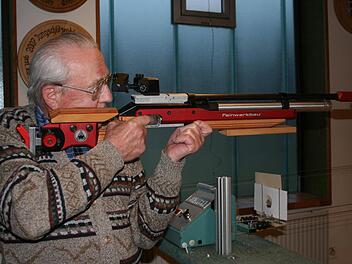 Der Schießsport bereitet Wunibald Sticker auch heute noch Freude. Foto: Veronika Schadeck