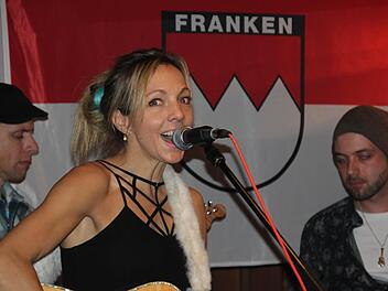 Heiße Blicke, heiße Frau, tolle Songs: Melanie Dekker