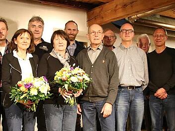 Für langjährige Mitgliedschaft zeichnete die DAV-Sektion Kulmbach eine Reihe von Mitgliedern aus. Unser Bild zeigt (von links) Paul Gluch, Werner Meisel, Rita Meisel, Johannes Deichsel, Anita Greim, Zweiten Vorsitzenden Alexander Höhn, Werner Greim, Horst Kneizt, Bernd Kraß, Robert Griesser, Thomas Gremer, Carsten Seidel und Vorsitzende Annatina Müller.  Foto: Katrin Geyer