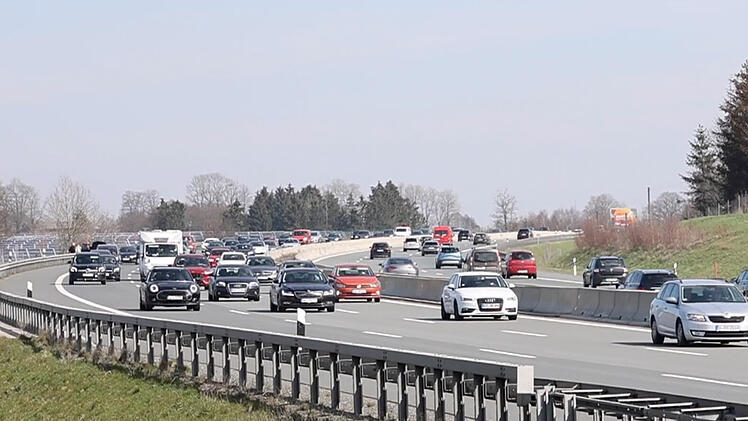 Viel Verkehr auf der A9 in Oberfranken: Oster-Wochenende sorgt f&uuml;r volle Stra&szlig;en und Unf&auml;lle