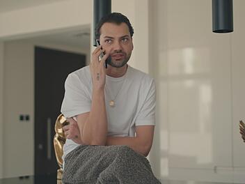 Als Jimi Blue Ochsenknecht bei "Diese Ochsenknechts" nicht zu einem Interview-Termin erscheint, gibt es bei seinen Familienmitgliedern dicke Luft.