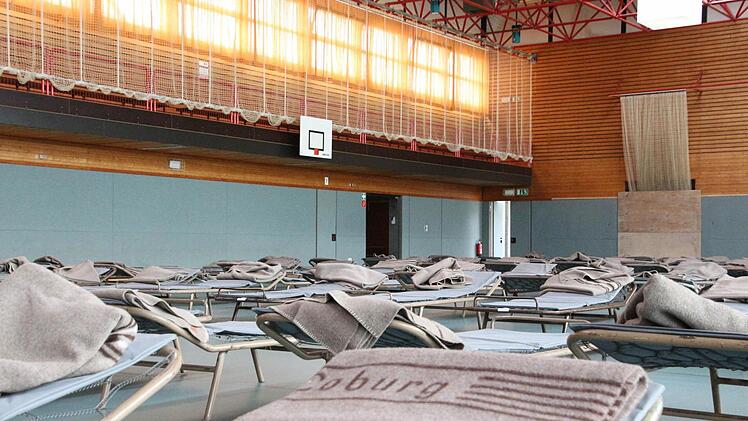 Die BGS-Sporthalle dient noch als Notunterkunft für Asylbewerber (Foto vom 20. Juli). Ob die Halle weiterhin gebraucht wird, kann aber im Moment niemand abschätzen. Foto: Simone Bastian