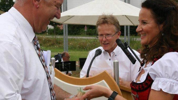 Auch Erster Bürgermeister Klaus Homann erhält einen Kreiselträger Foto: Werner Baier