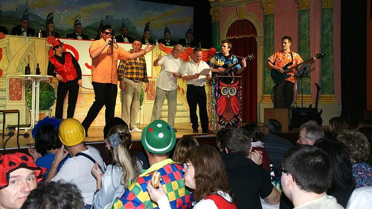 DSSS- Das Sch&auml;&auml;tzer Spa&szlig;-Spektabel hatte auch Roberto Blanco zu Gast. Foto: Joseph Beck