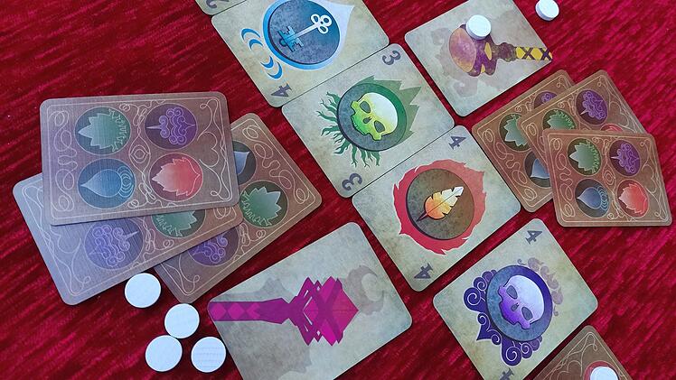 Spiele-Test Gegensatz: Rezension des Micro-Kartenspiels