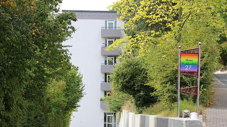 Beim ehemaligen Seniorenheim Waldenfels  gelang dem Investor hingegen die Vermarktung von Eigentumswohnungen. Foto: Ulrike Müller