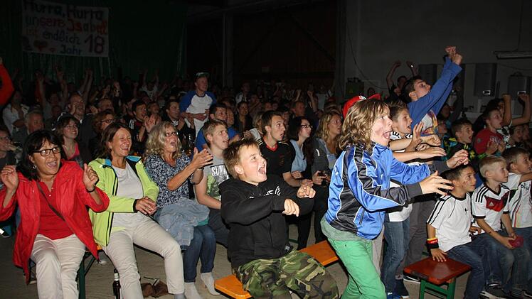 Public Viewing in Sulzthal Foto: Ralf Ruppert