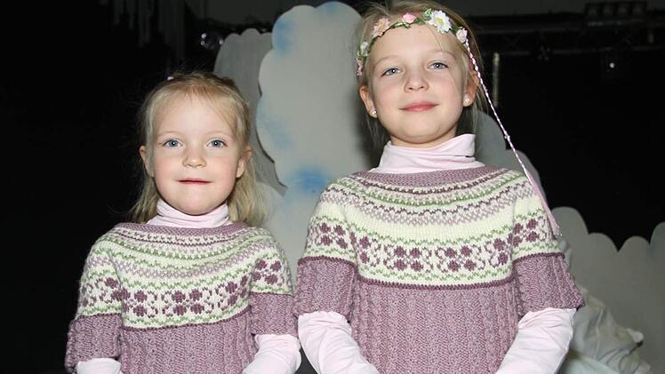 Greta Sundby (6) und ihrer Schwester Hedda (3) hat das Märchen prima gefallen. Foto: Sonja Adam